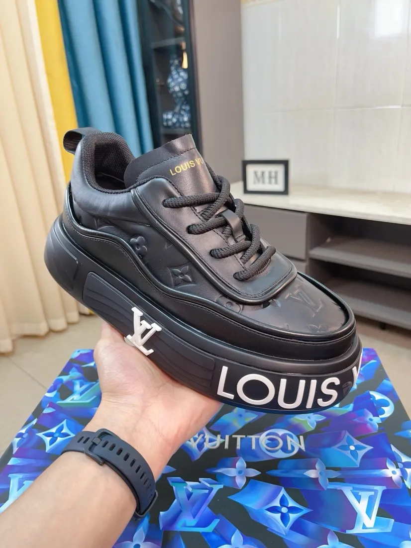 Men's men's shoes 💰560🌸🌸 LV style is novel and fashionable, the upper is made of imported cowhide + LV special materials! Super trendy design! It’s eye-catching! The leather is soft, delicate, shiny and translucent, showing the ultimate in pure handcraftsmanship, and the mesh is soft, comfortable and breathable! Size: 39-44 (38 45 customized)